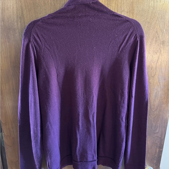 Banana Republic Women’s Burgundy Turtleneck Sweater - Picture 3 of 3